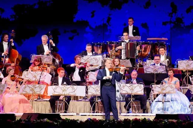 תמונה של האומן אנדרה ריו